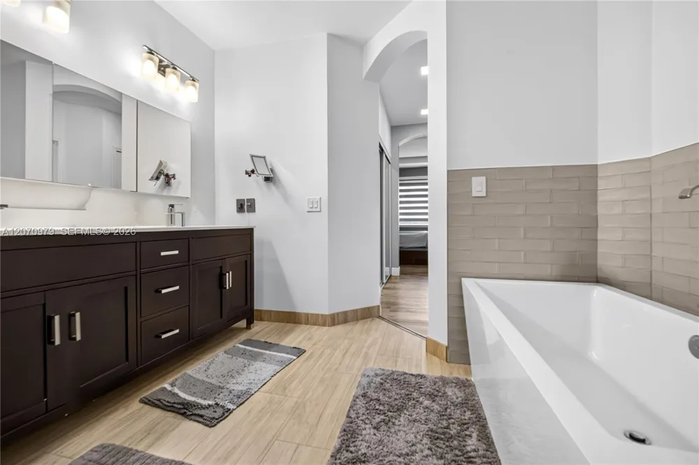 8061 NW 114th Pl #8061 Doral, FL 33178