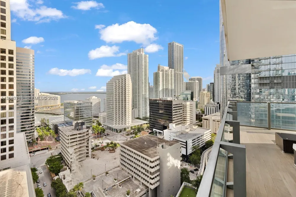 68 SE 6th St #2101 Miami, FL 33131