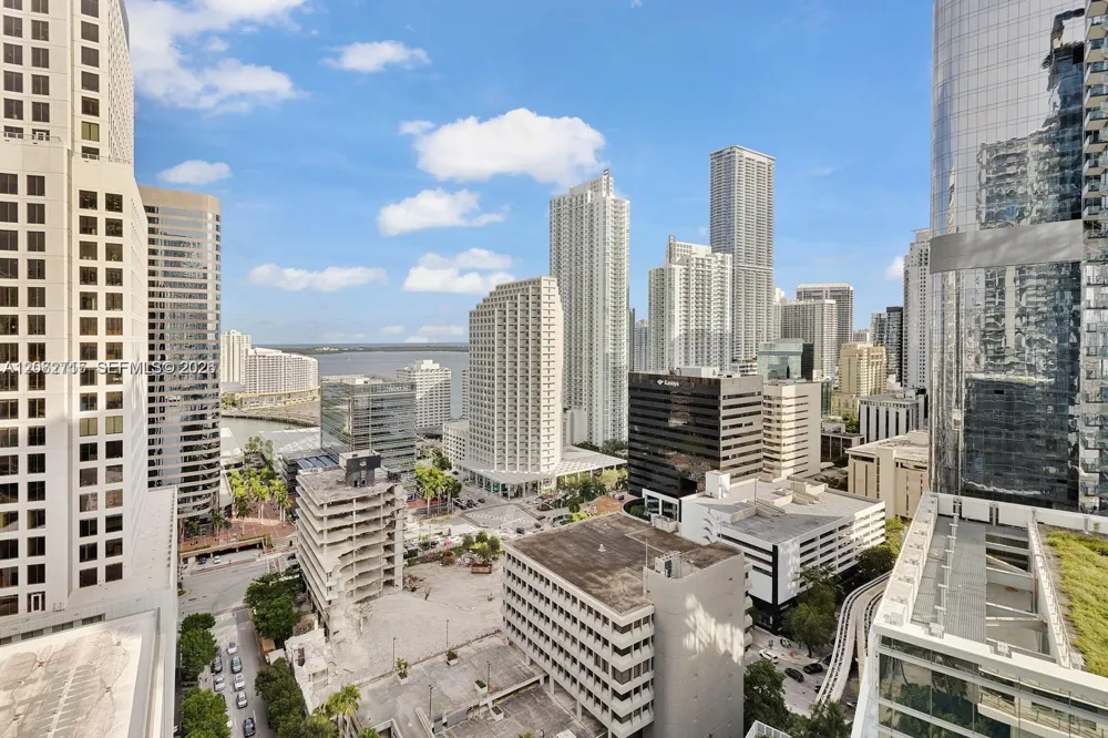 68 SE 6th St #2101 Miami, FL 33131
