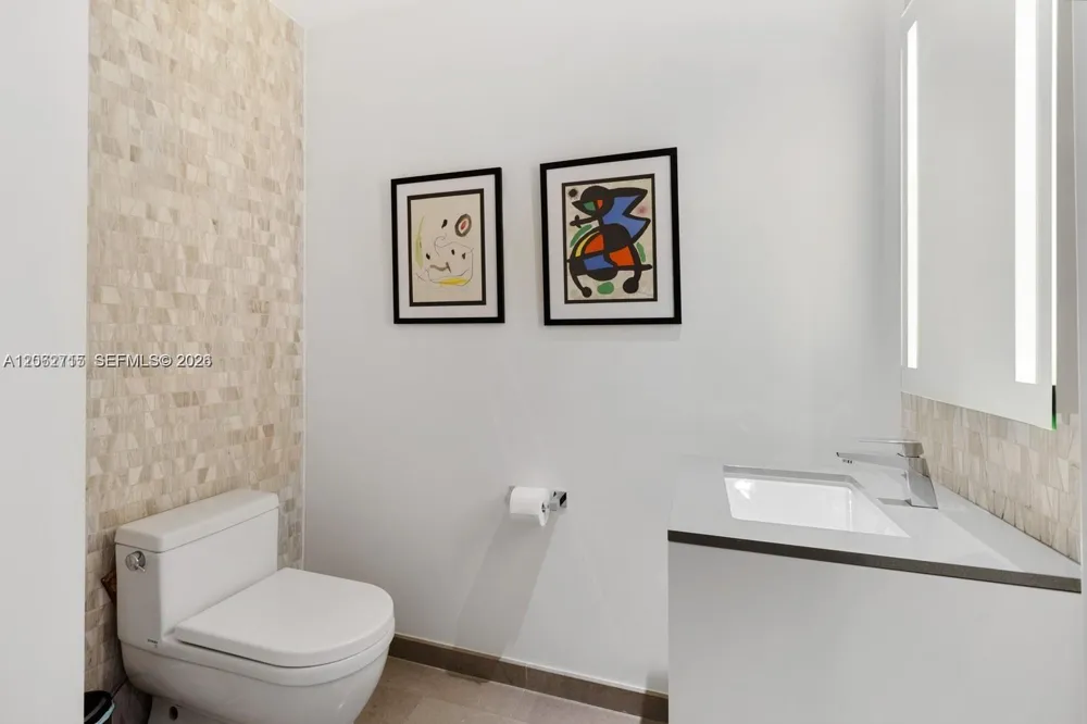 68 SE 6th St #2101 Miami, FL 33131