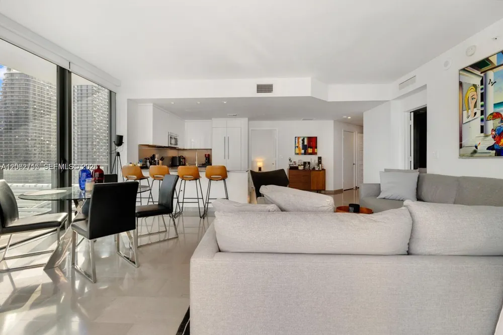 68 SE 6th St #2101 Miami, FL 33131