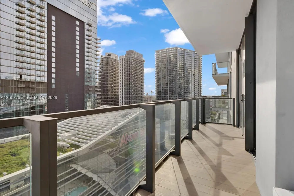 68 SE 6th St #2101 Miami, FL 33131