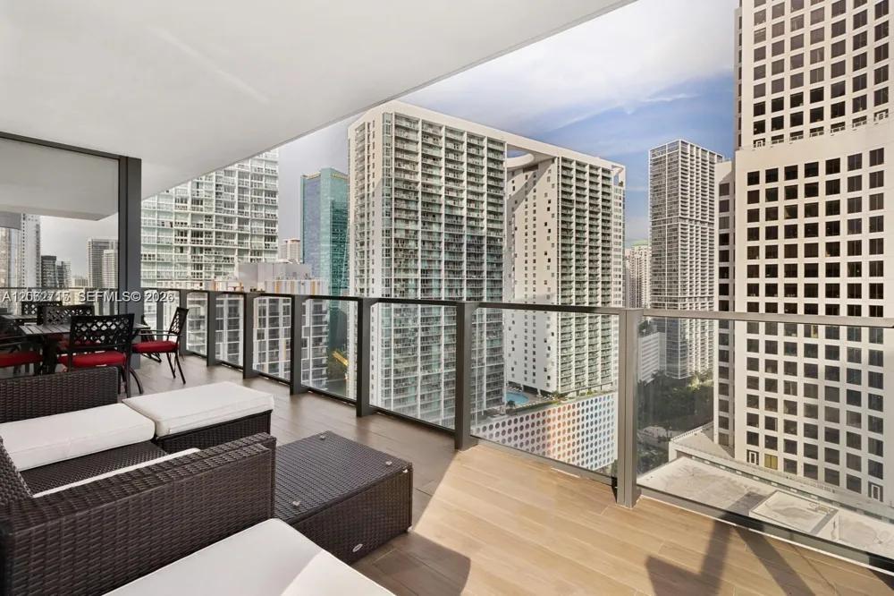 68 SE 6th St #2101 Miami, FL 33131