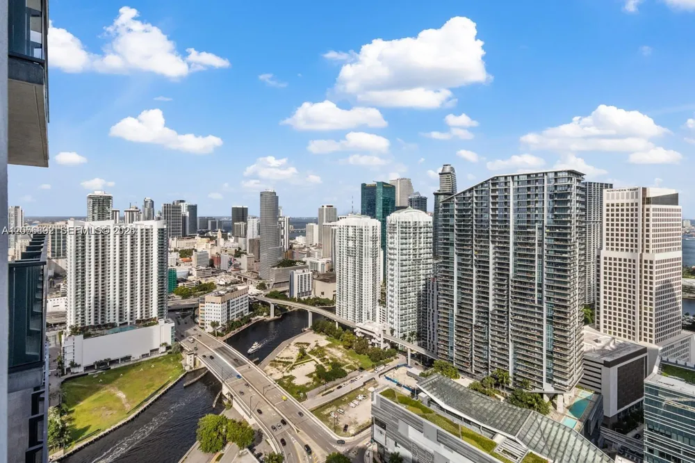 88 SW 7th St #3909 Miami, FL 33130