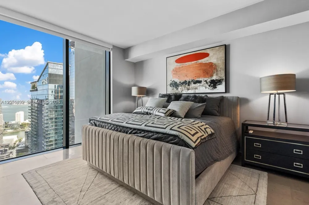 88 SW 7th St #3909 Miami, FL 33130