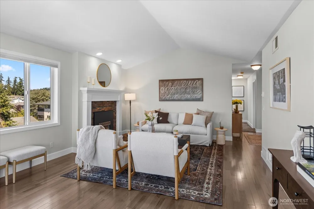 633 Main Street #202 Edmonds, WA 98020