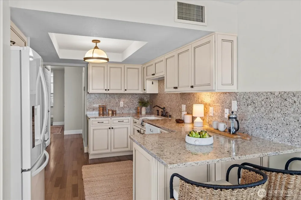 633 Main Street #202 Edmonds, WA 98020