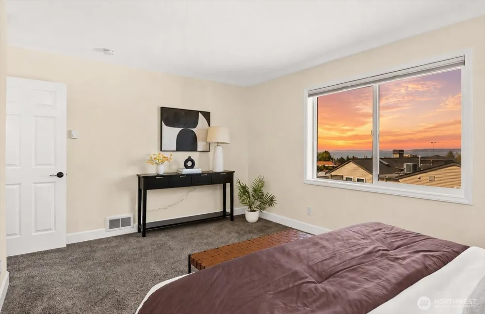 633 Main Street #202 Edmonds, WA 98020