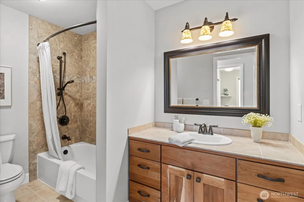 633 Main Street #202 Edmonds, WA 98020