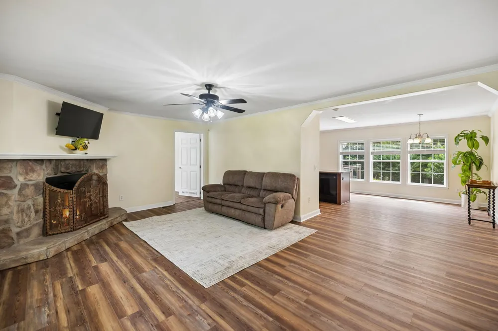 279 Snyder Loop Graysville, TN 37338