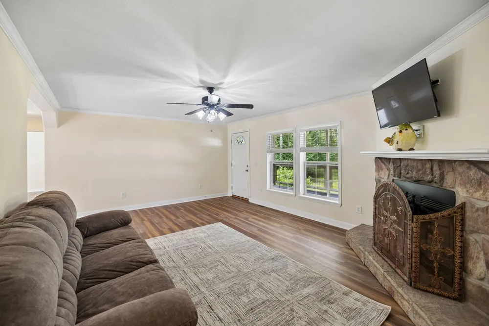 279 Snyder Loop Graysville, TN 37338