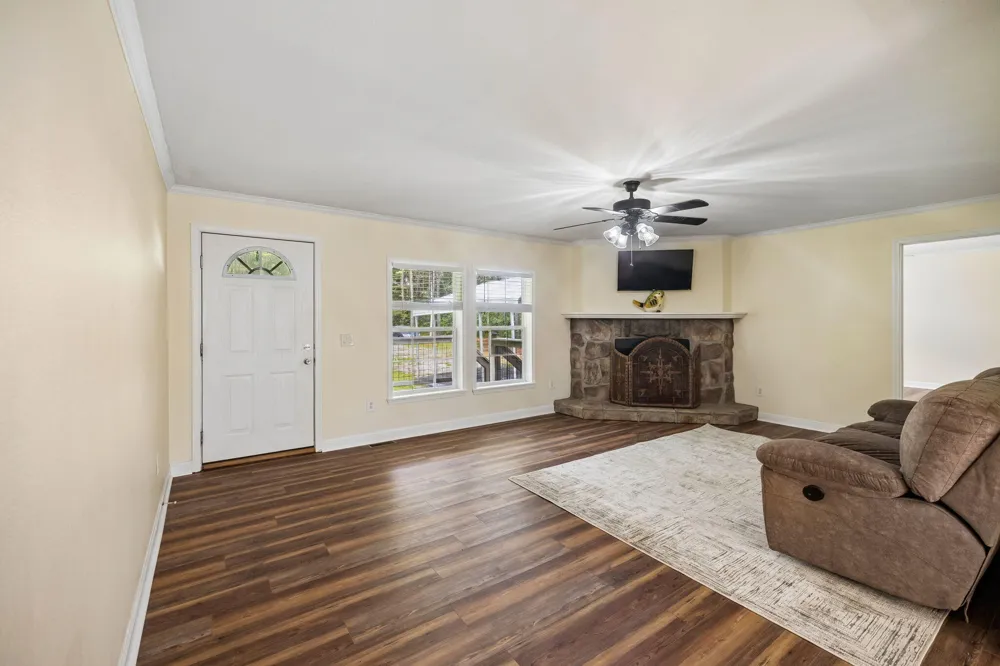 279 Snyder Loop Graysville, TN 37338