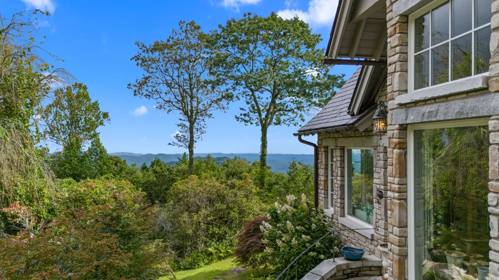 214 South Old Walhalla Road Highlands, NC 28741