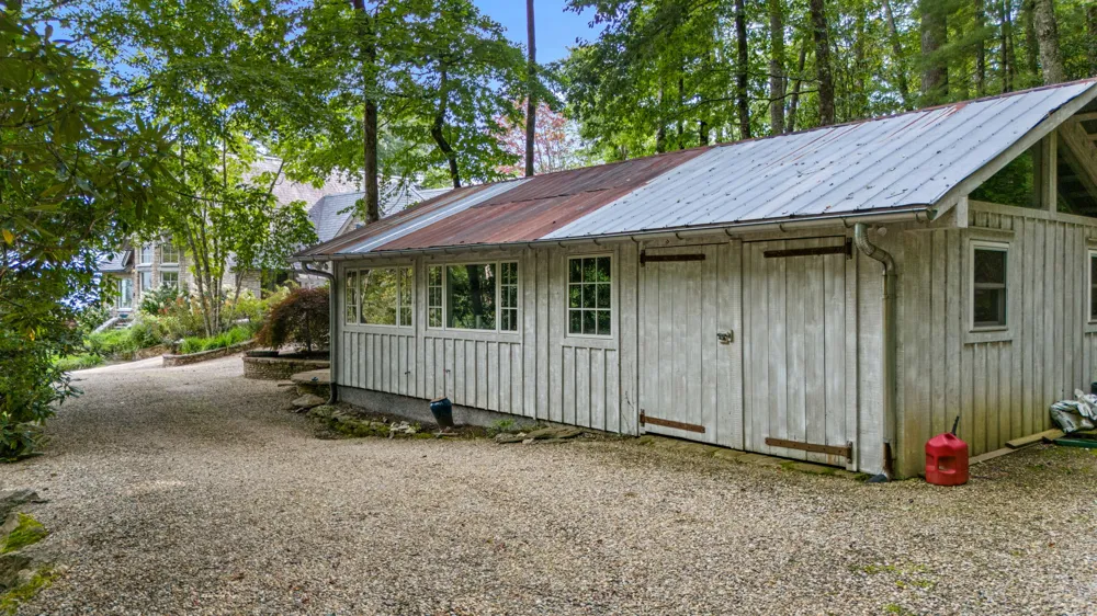 214 South Old Walhalla Road Highlands, NC 28741