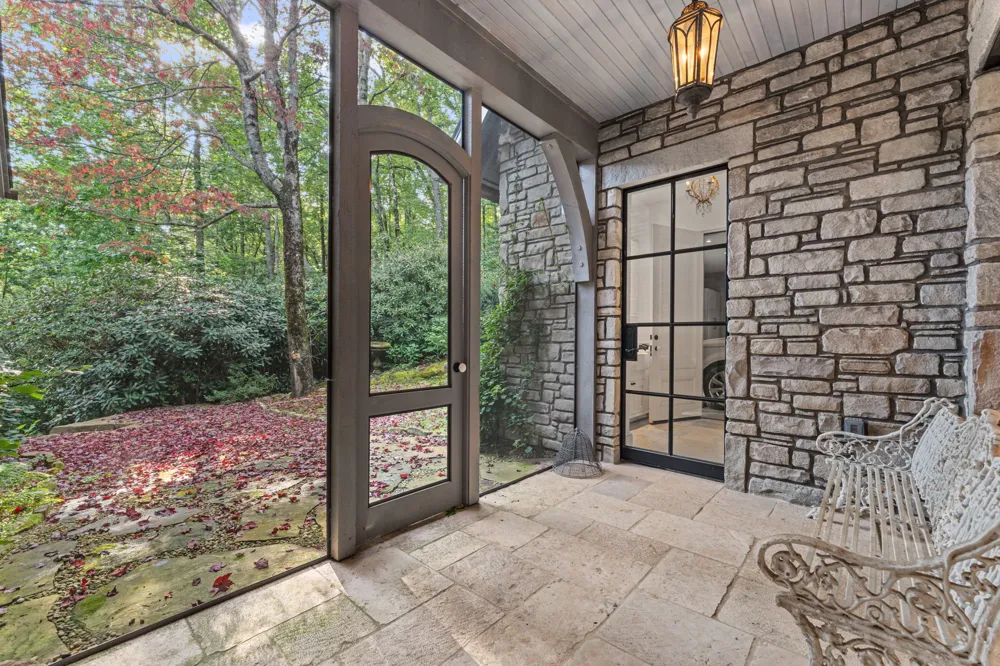 214 South Old Walhalla Road Highlands, NC 28741