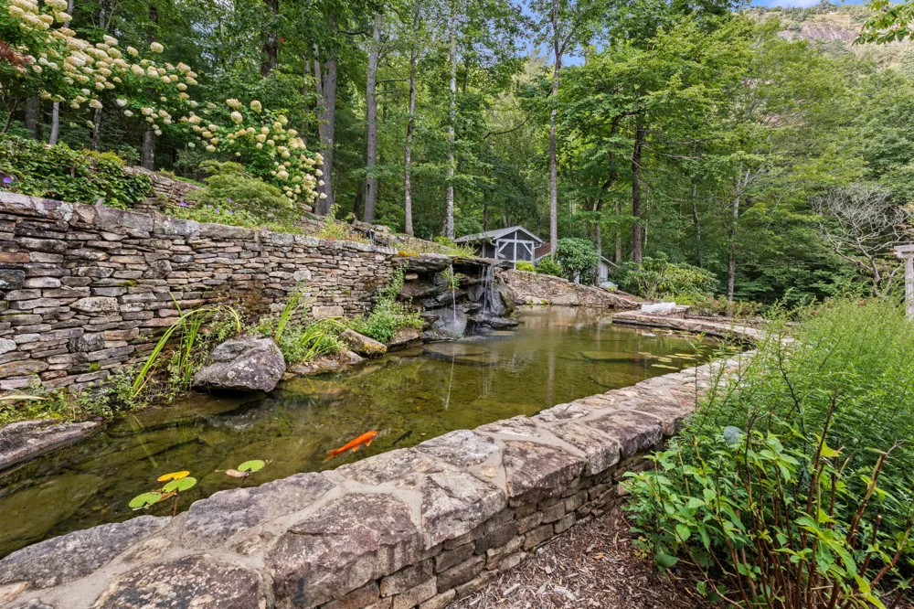 214 South Old Walhalla Road Highlands, NC 28741