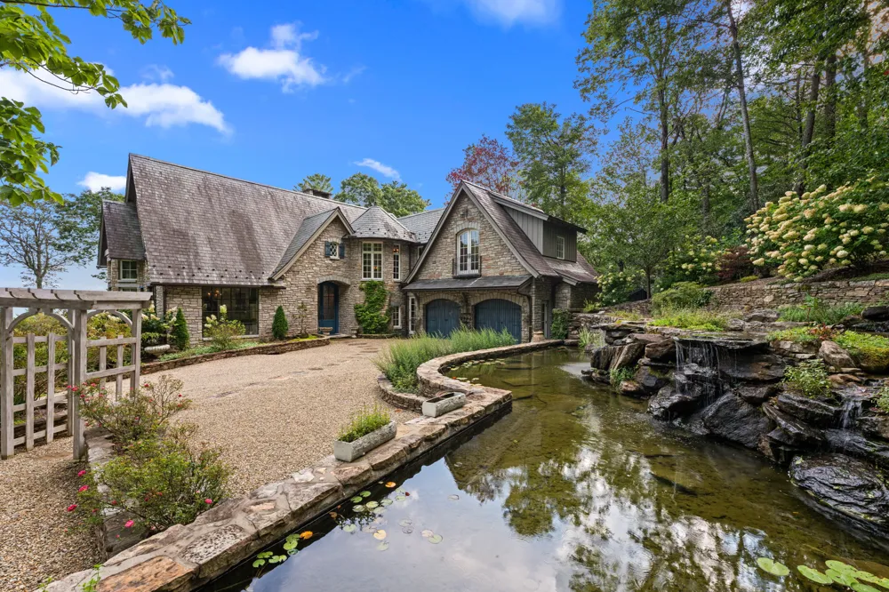 214 South Old Walhalla Road Highlands, NC 28741