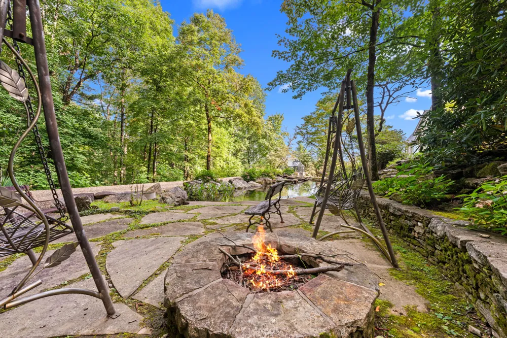 214 South Old Walhalla Road Highlands, NC 28741