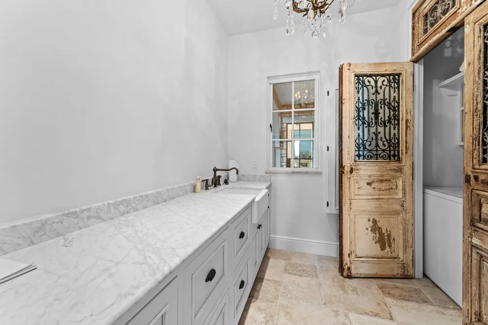 214 South Old Walhalla Road Highlands, NC 28741
