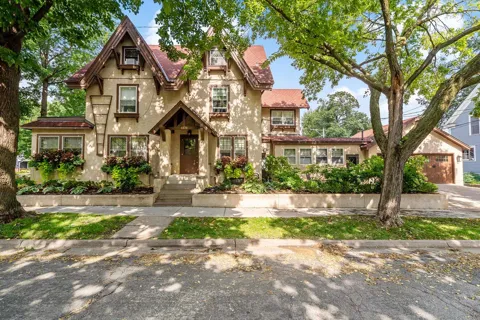1470 W 35th Street