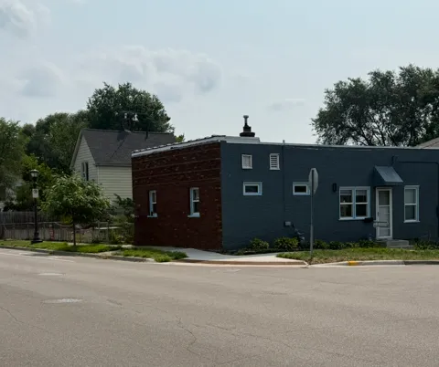 318 Front Avenue