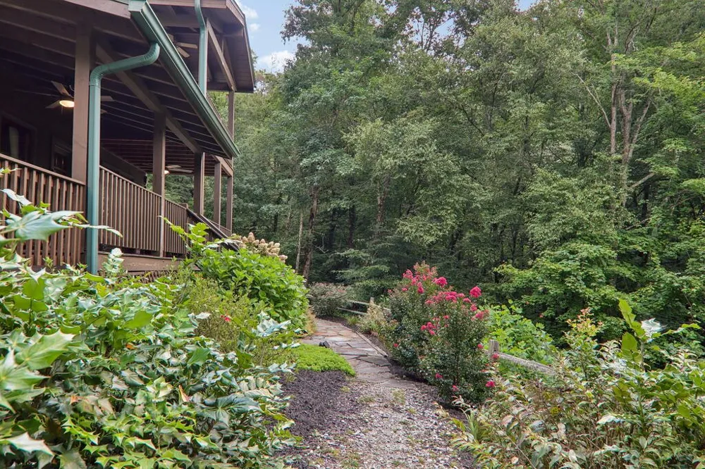Nellie Hazel Dr Bryson City, NC 28713