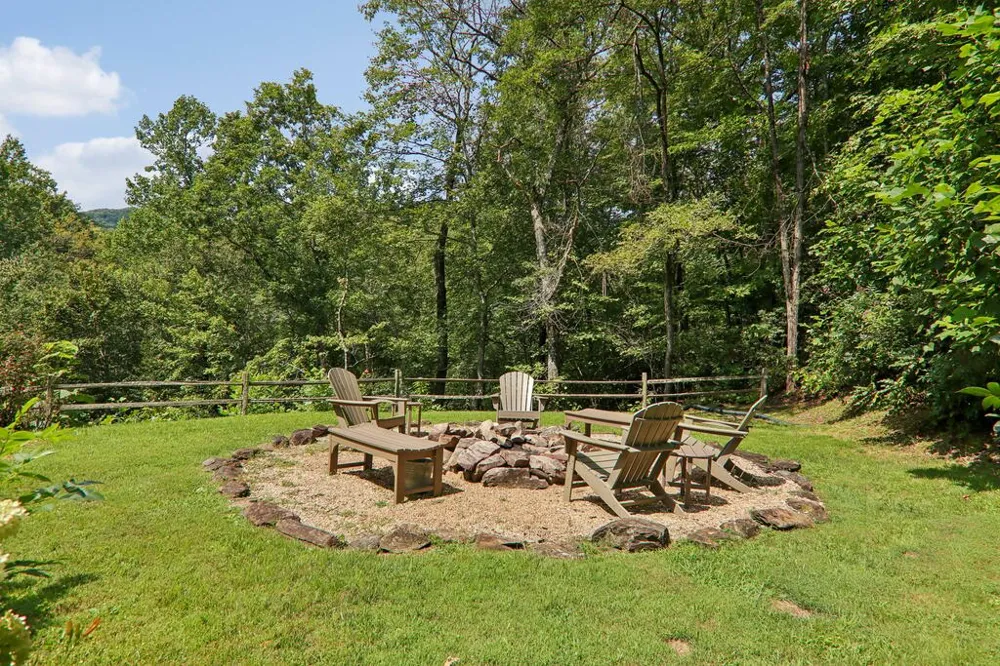 Nellie Hazel Dr Bryson City, NC 28713