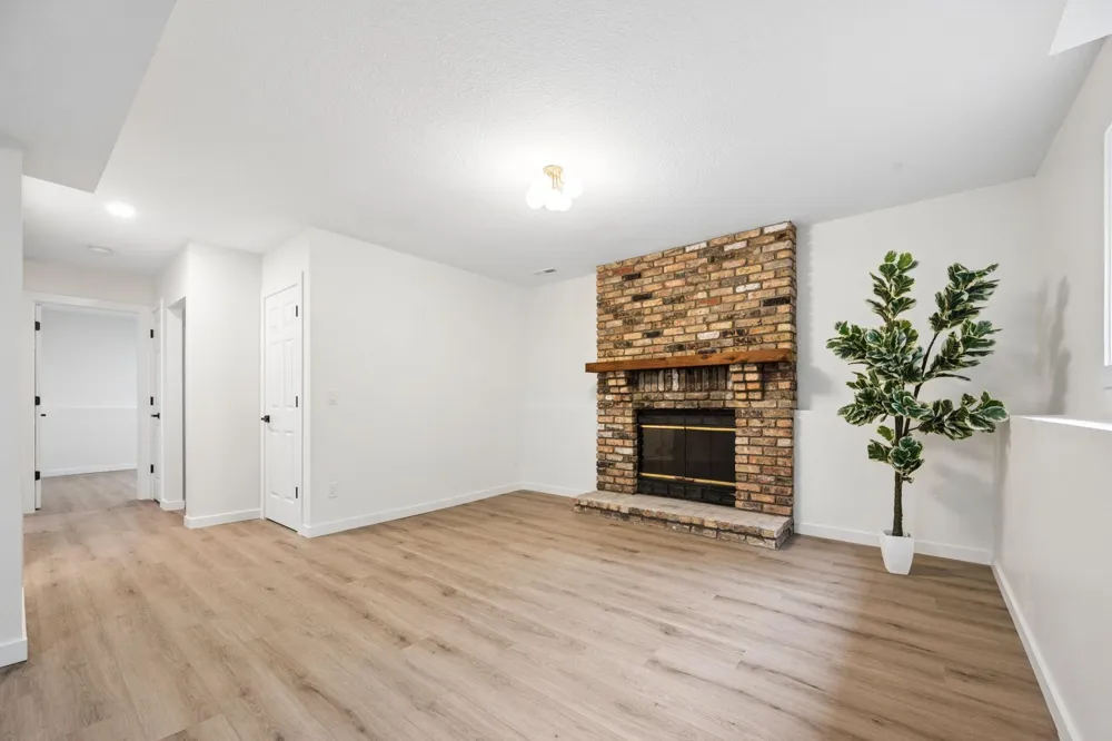 18121 Covington Path Minnetonka, MN 55345