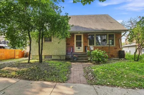 212 3rd Street E
