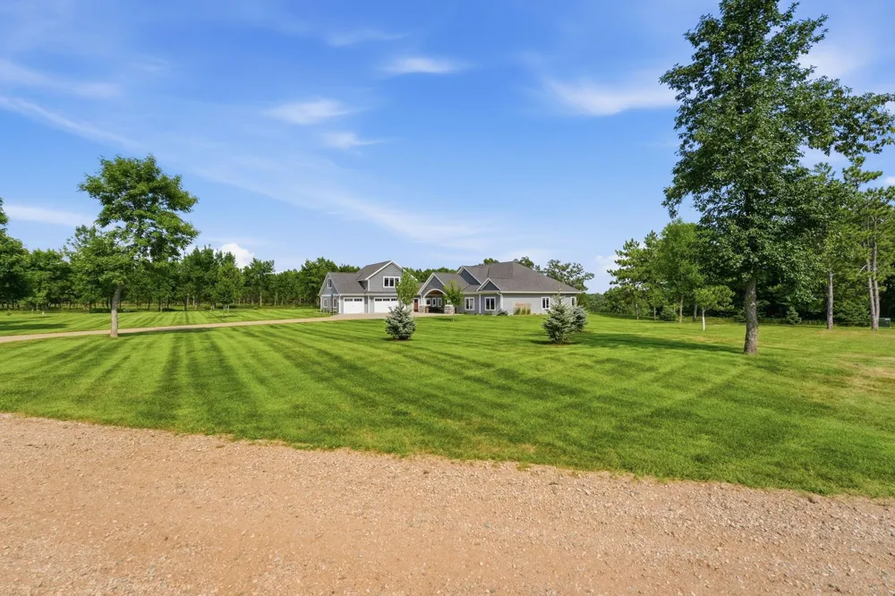 8382 198th Avenue NE New London, MN 56273