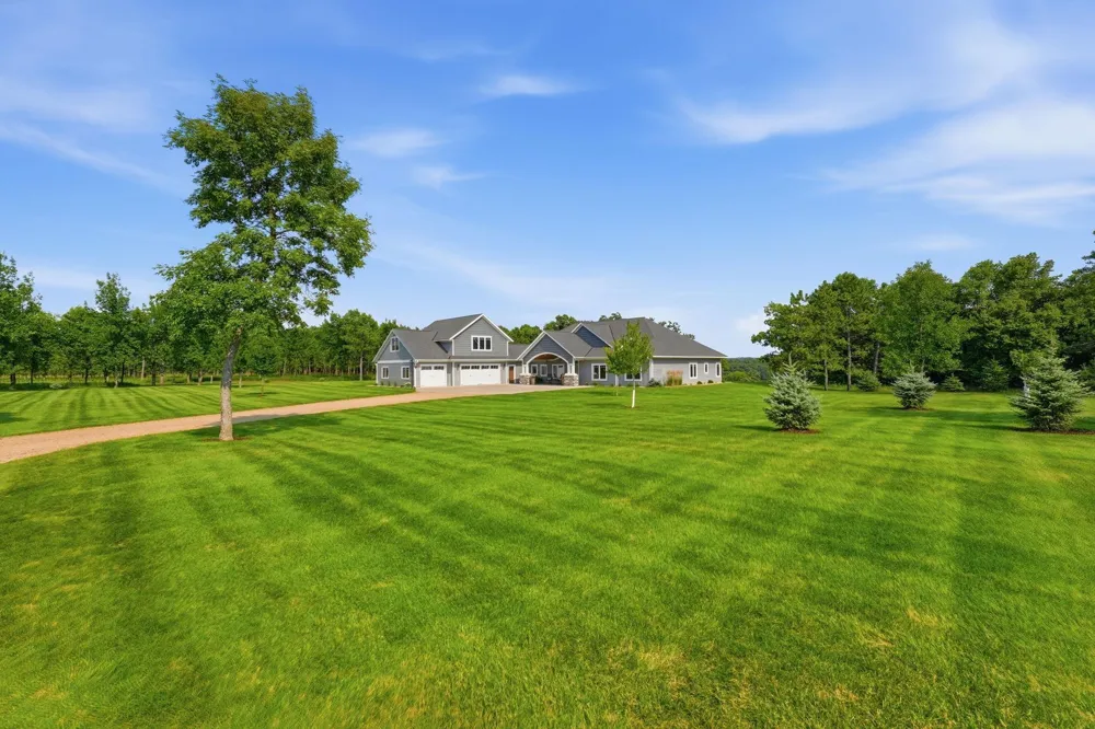 8382 198th Avenue NE New London, MN 56273