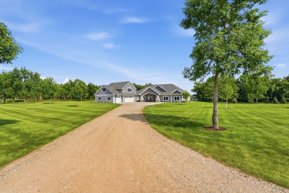 8382 198th Avenue NE New London, MN 56273