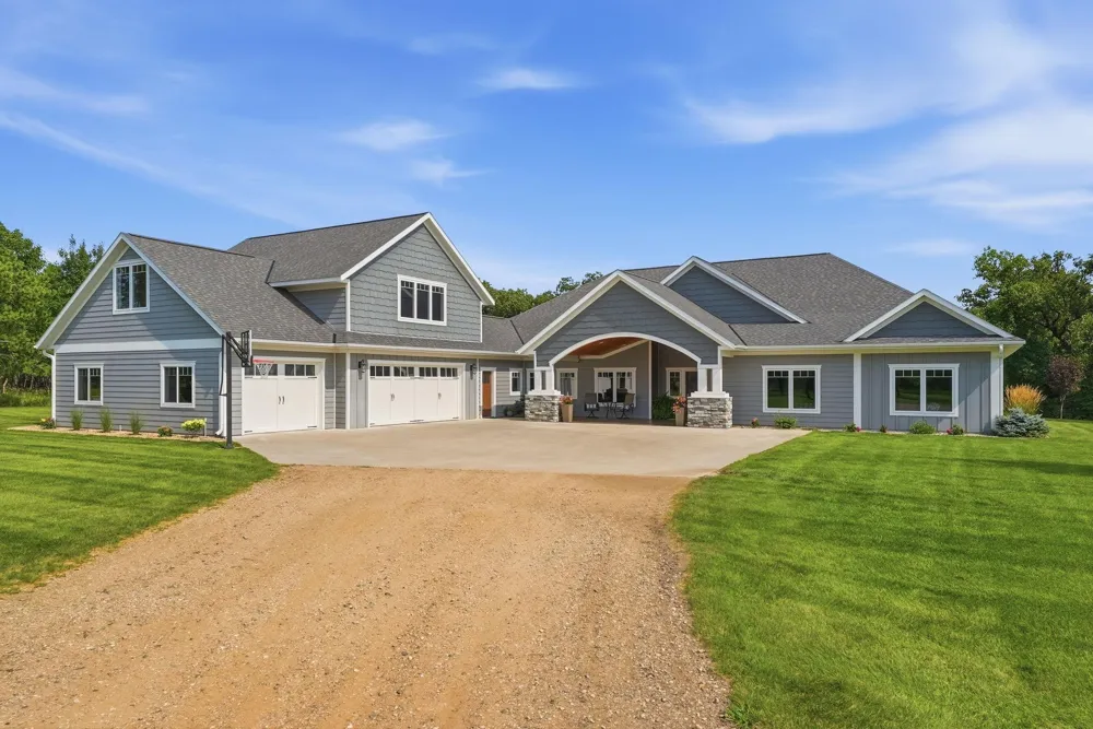 8382 198th Avenue NE New London, MN 56273