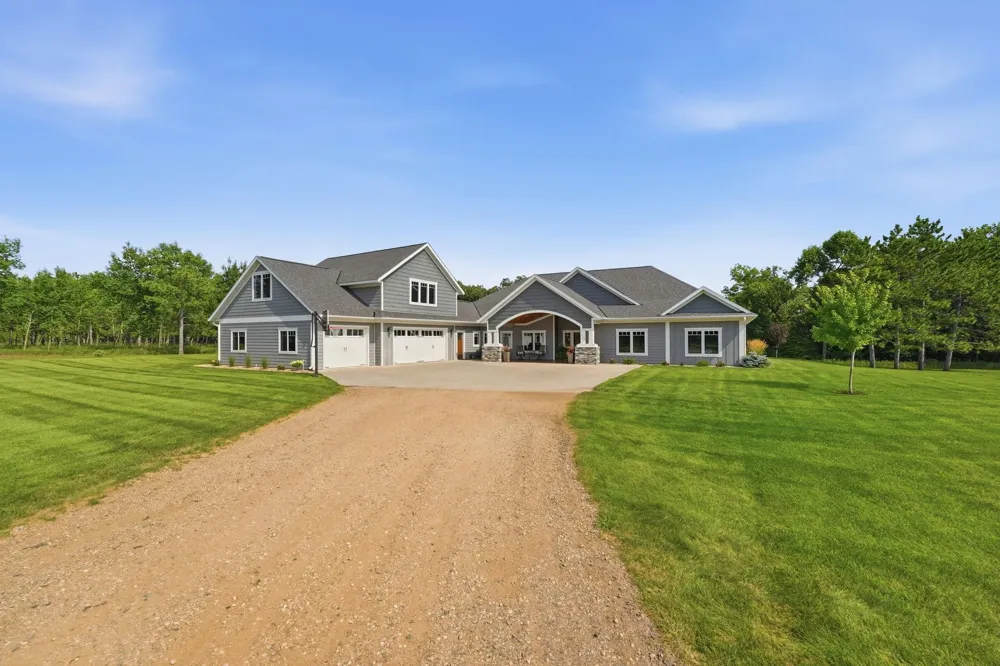 8382 198th Avenue NE New London, MN 56273
