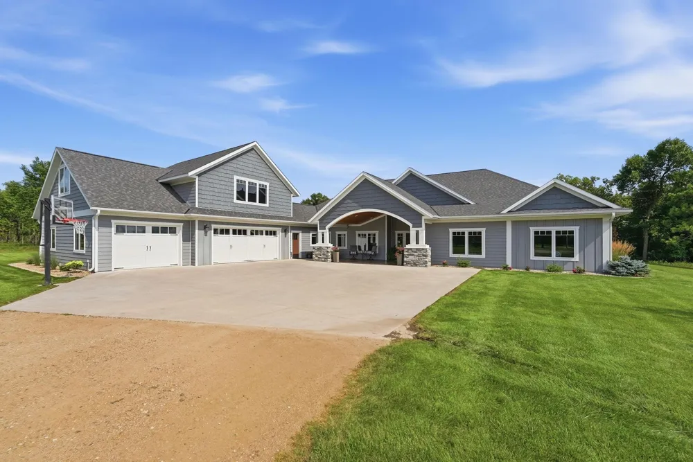 8382 198th Avenue NE New London, MN 56273