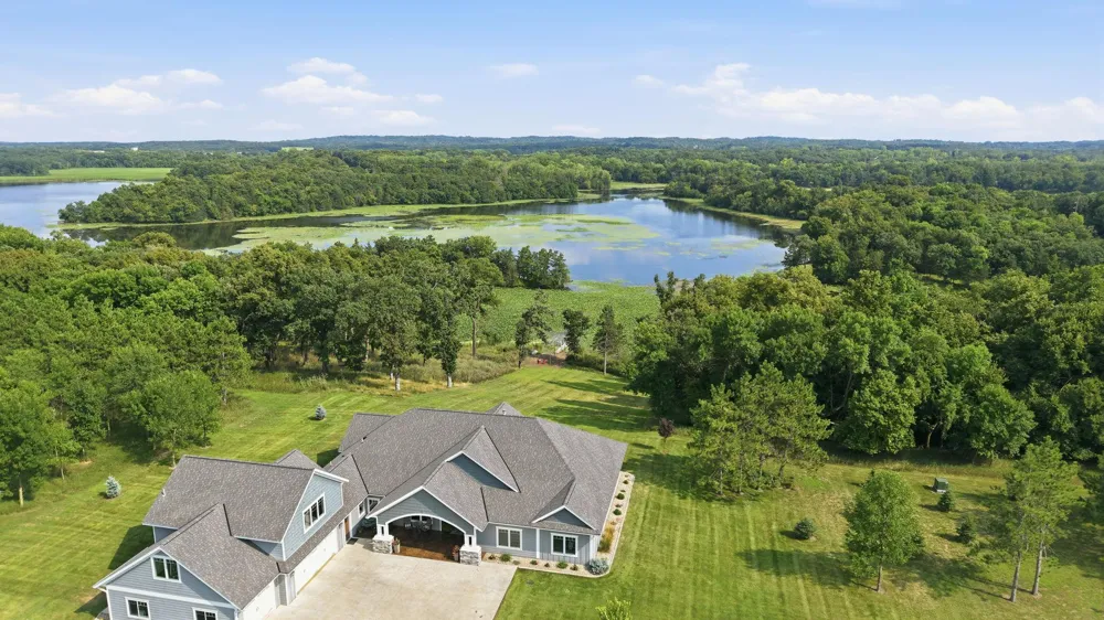 8382 198th Avenue NE New London, MN 56273