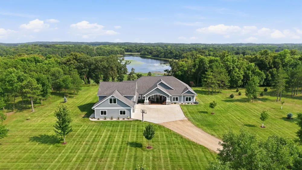 8382 198th Avenue NE New London, MN 56273
