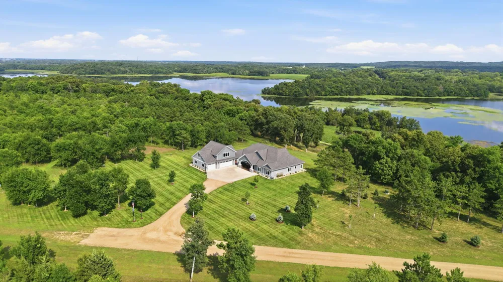 8382 198th Avenue NE New London, MN 56273