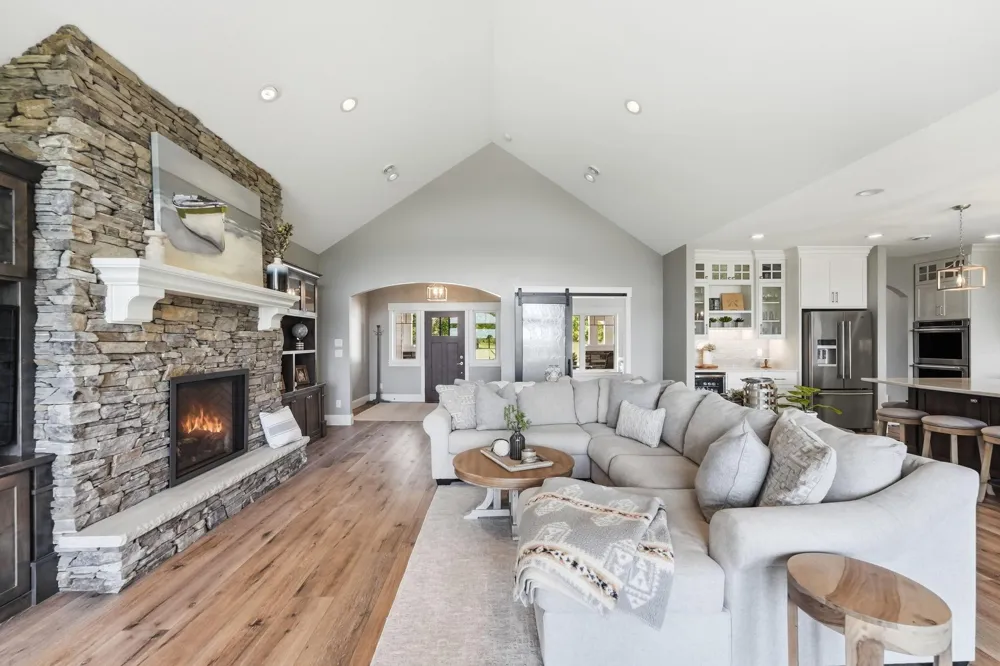 8382 198th Avenue NE New London, MN 56273