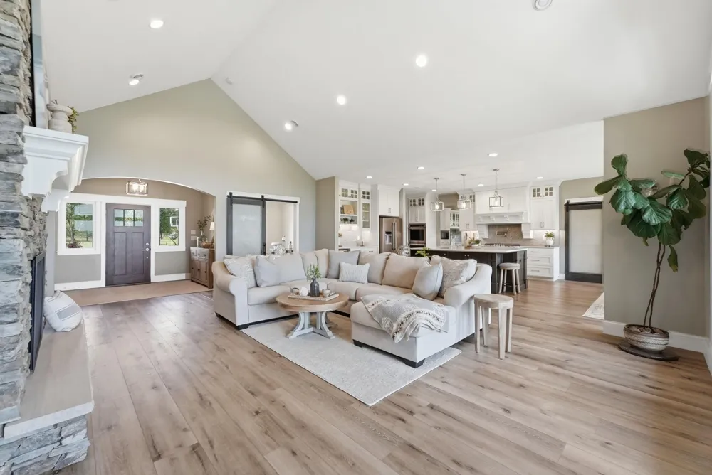 8382 198th Avenue NE New London, MN 56273