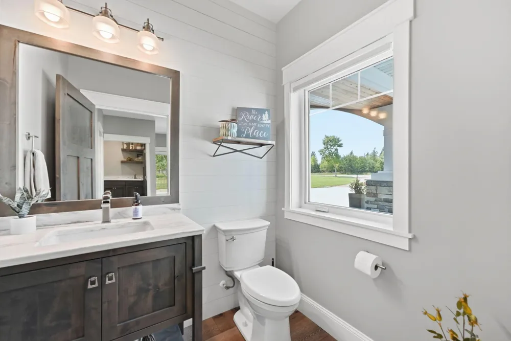 8382 198th Avenue NE New London, MN 56273