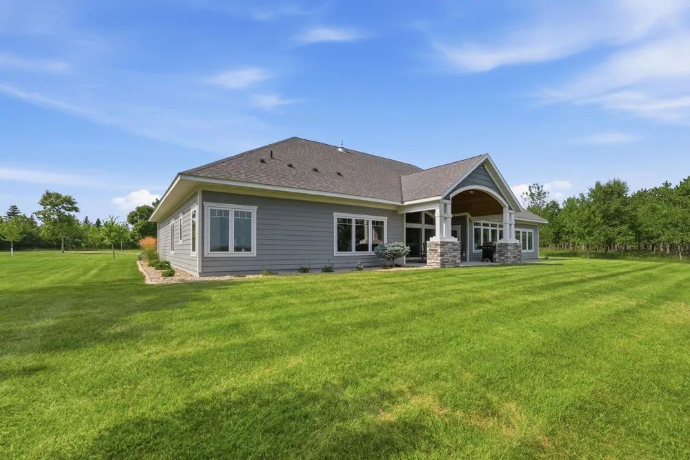 8382 198th Avenue NE New London, MN 56273