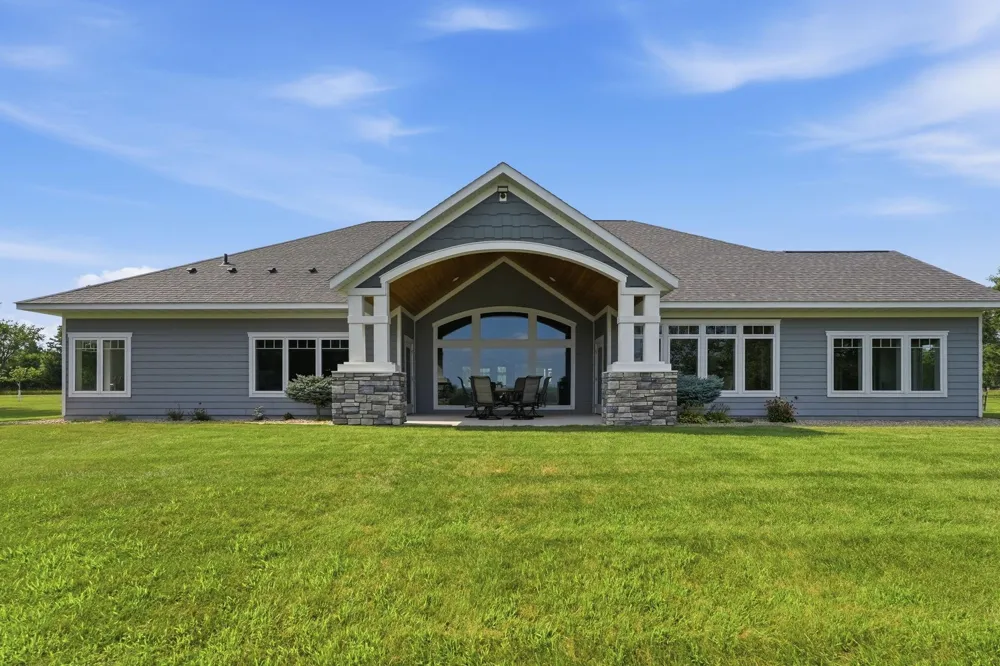 8382 198th Avenue NE New London, MN 56273