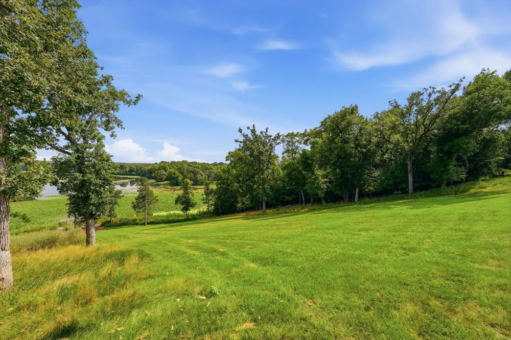 8382 198th Avenue NE New London, MN 56273