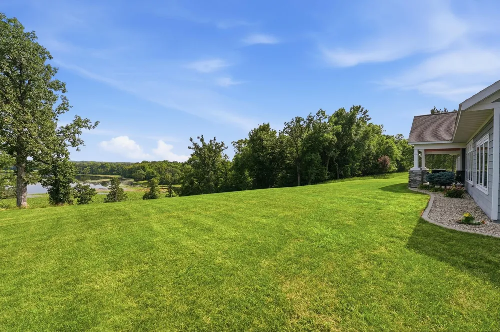 8382 198th Avenue NE New London, MN 56273
