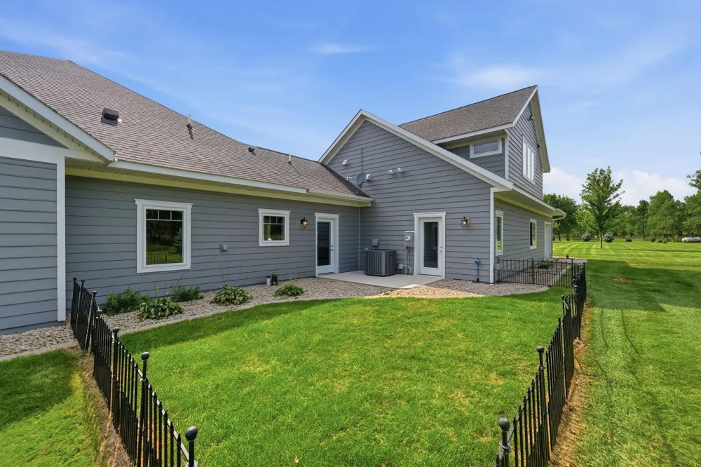 8382 198th Avenue NE New London, MN 56273