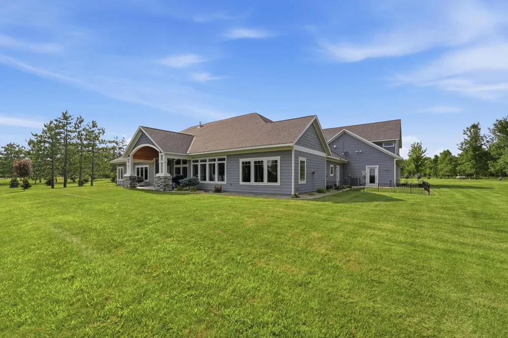 8382 198th Avenue NE New London, MN 56273