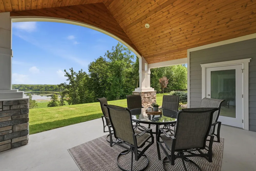 8382 198th Avenue NE New London, MN 56273