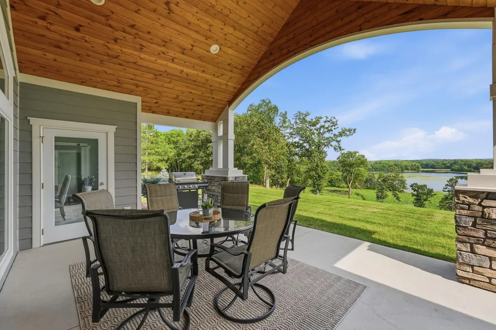 8382 198th Avenue NE New London, MN 56273