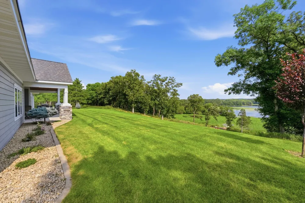 8382 198th Avenue NE New London, MN 56273